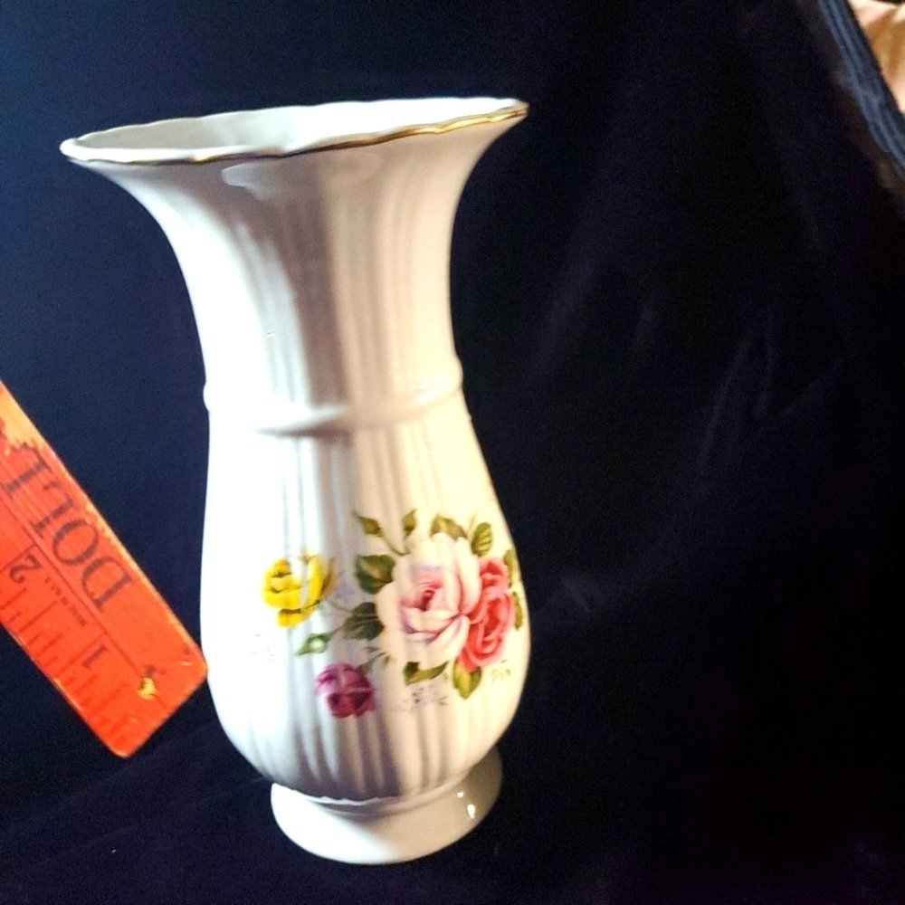 Porcelain Vase - Picture 8 of 12
